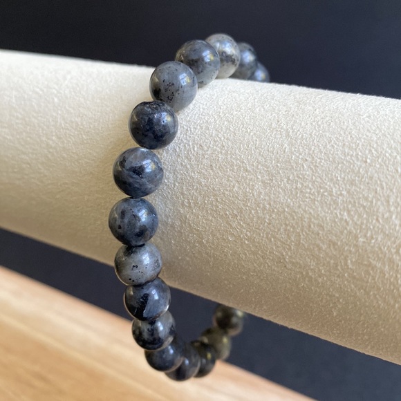 Flashy Labradorite Skull Bead Bracelet with Micro Pave CZ Hex Beads - Picture 4 of 6